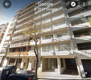 Amplio monoambiente en edificio moderno